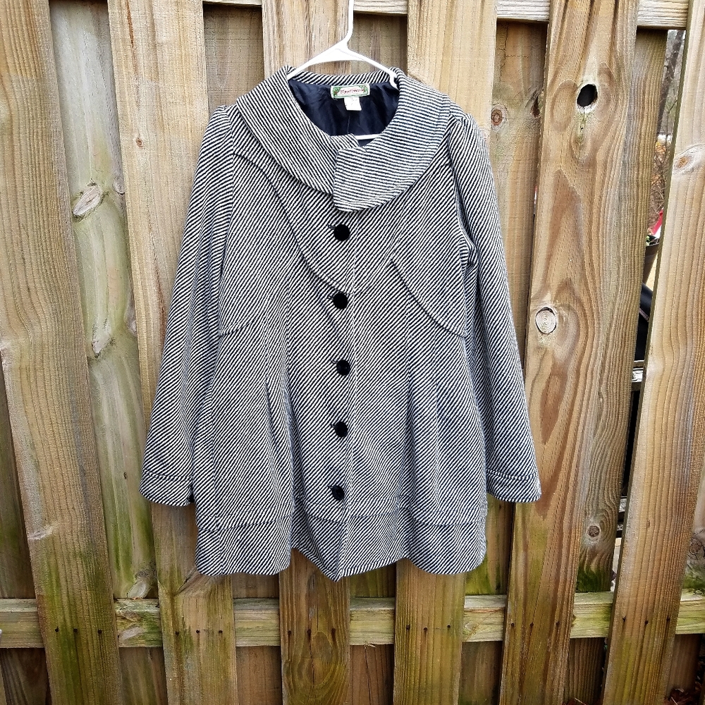 Flying tomatoe black white stripe coat XL